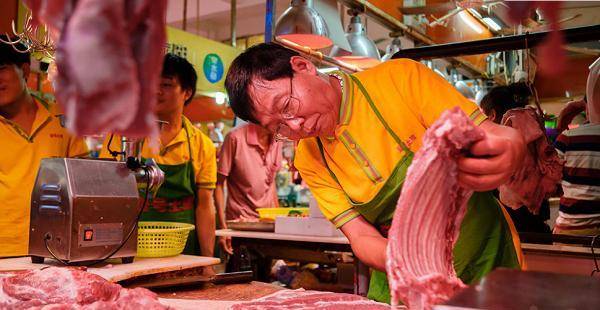 陆步轩北大毕业却卖猪肉20年,前妻嘲他文凭废纸,如今身价高达40亿