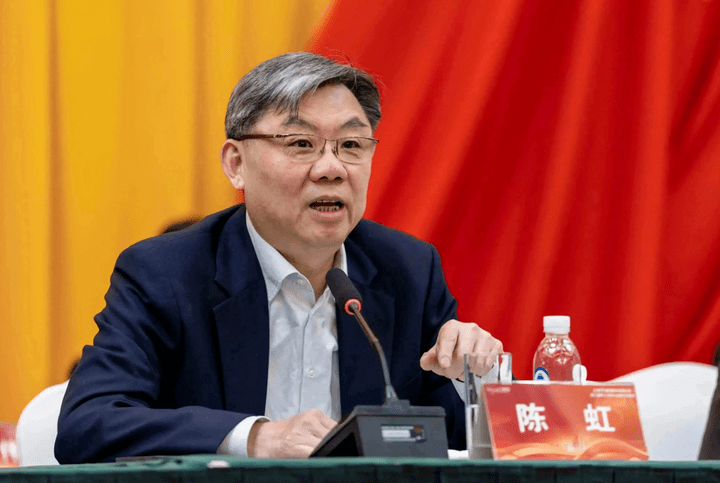 而在今年6月,在上汽集团职工代表大会上,智己汽车ceo蒋峻,上汽乘用车