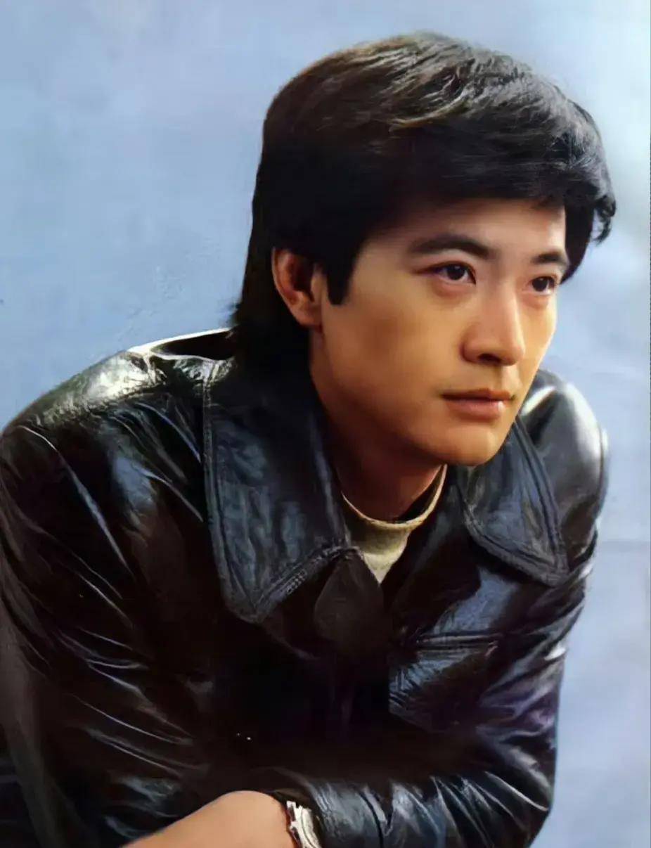 周里京:长相帅气演技好,再婚娶小10岁妻子,如今咋样了?