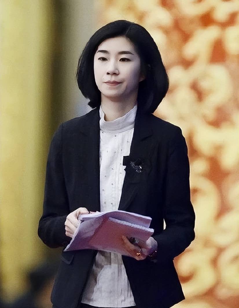 外交部"女神"升职,一句神仙翻译惊艳众人,才这是学生该追的星_英语