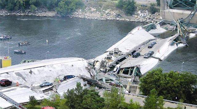 韩国汉江大桥断桥事故图片