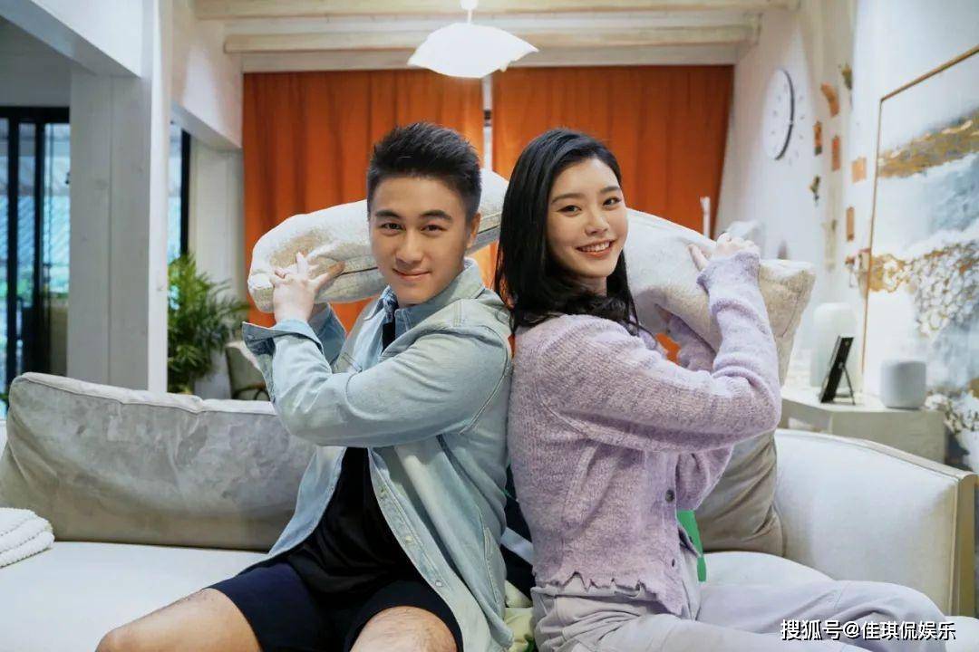 何猷君奚梦瑶一家日本过圣诞!穿2万多爱马仕大衣,出行阵仗大!