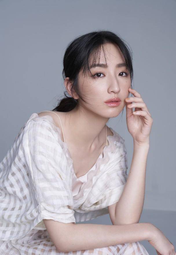 台湾金钟奖视后柯佳嬿出道15年,由于气质出众被获封"小桂纶镁"