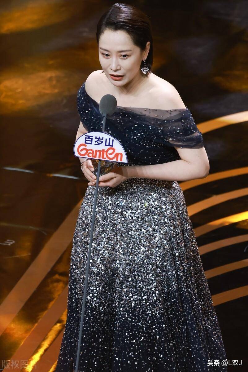 9,上海,海清出席2023电视剧品质盛典,获"卓越品质之星"荣誉.