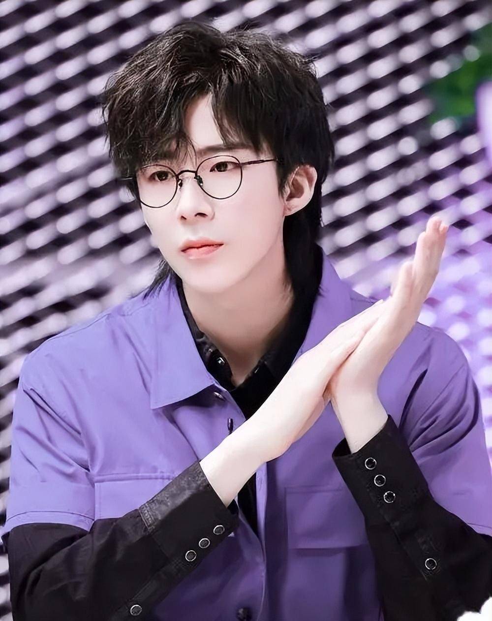 而刘宇宁,此前是凭借网红歌手出道,进入影视圈后,先后出演过《九五2班