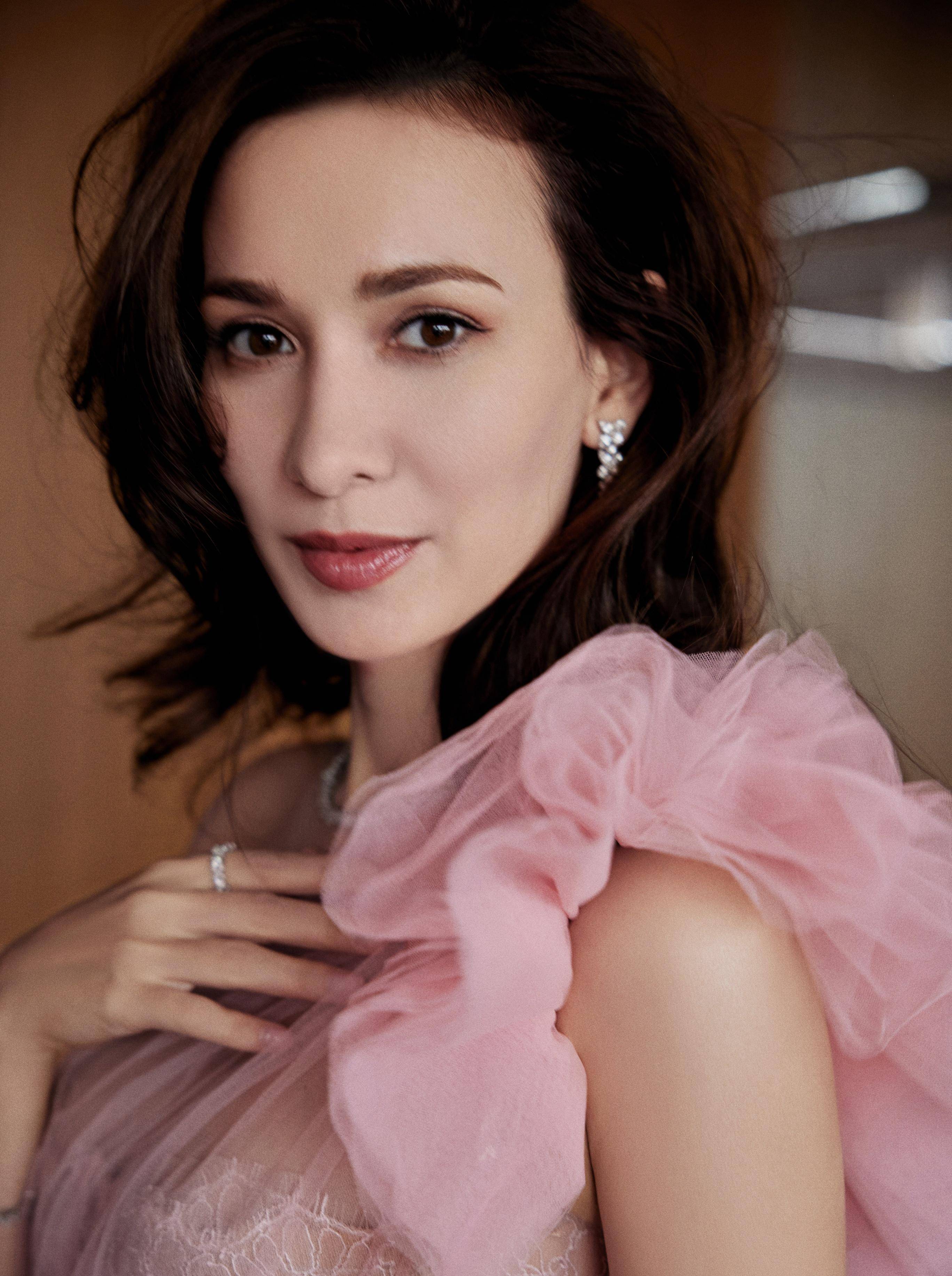 卢靖姗粉色纱裙造型_玫瑰_图片_剪裁