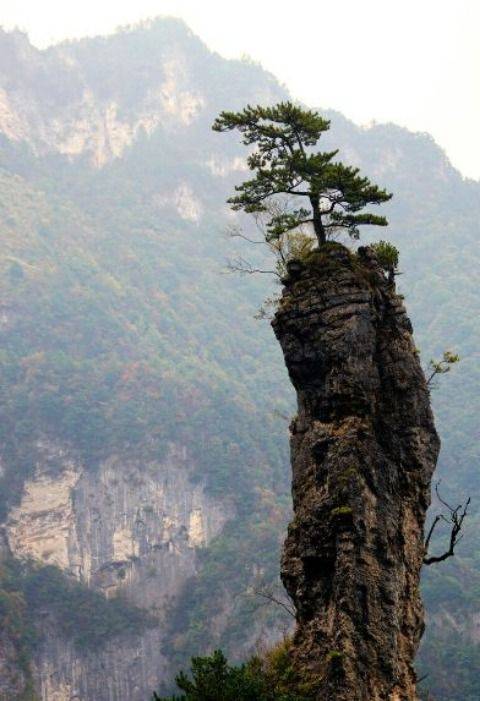 桂林独秀峰:南天一柱的孤峰魅力,让你流连忘返