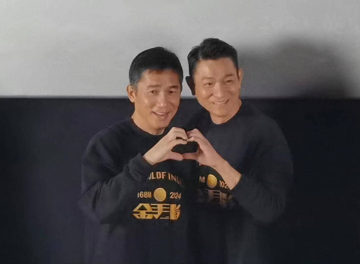 原创
            刘德华梁朝伟现身《金手指》首映，合作41年没不和过，还会同框封面图