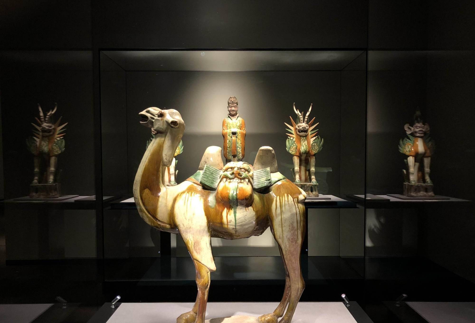 万卖别墅换块"红烧肉",带到鉴宝现场,专家:你胆子真大_文物_奇石_陶俑