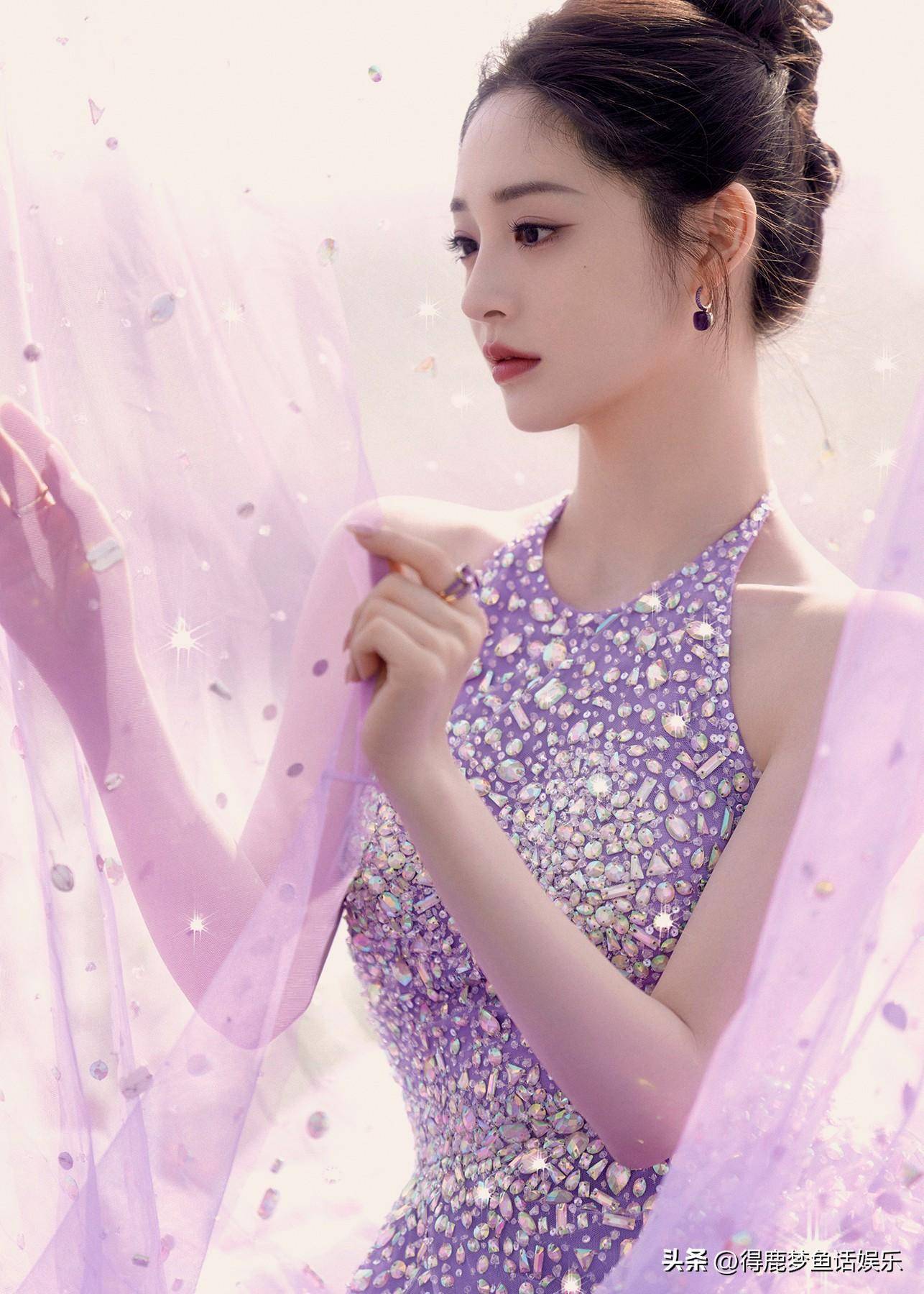周洁琼紫色水晶露背裙,这造型还是很惊艳得!_大海_星辰_圈子