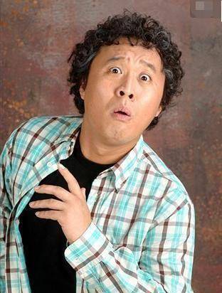 剧中,朴海美的丈夫"卷毛"郑俊河在出演《搞笑家族》后转型为综艺明星