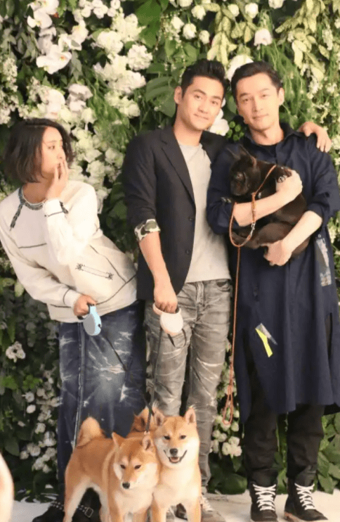 袁弘和胡歌的感情非常好,两人是同一年出生,同一个星座,同一间宿舍,就