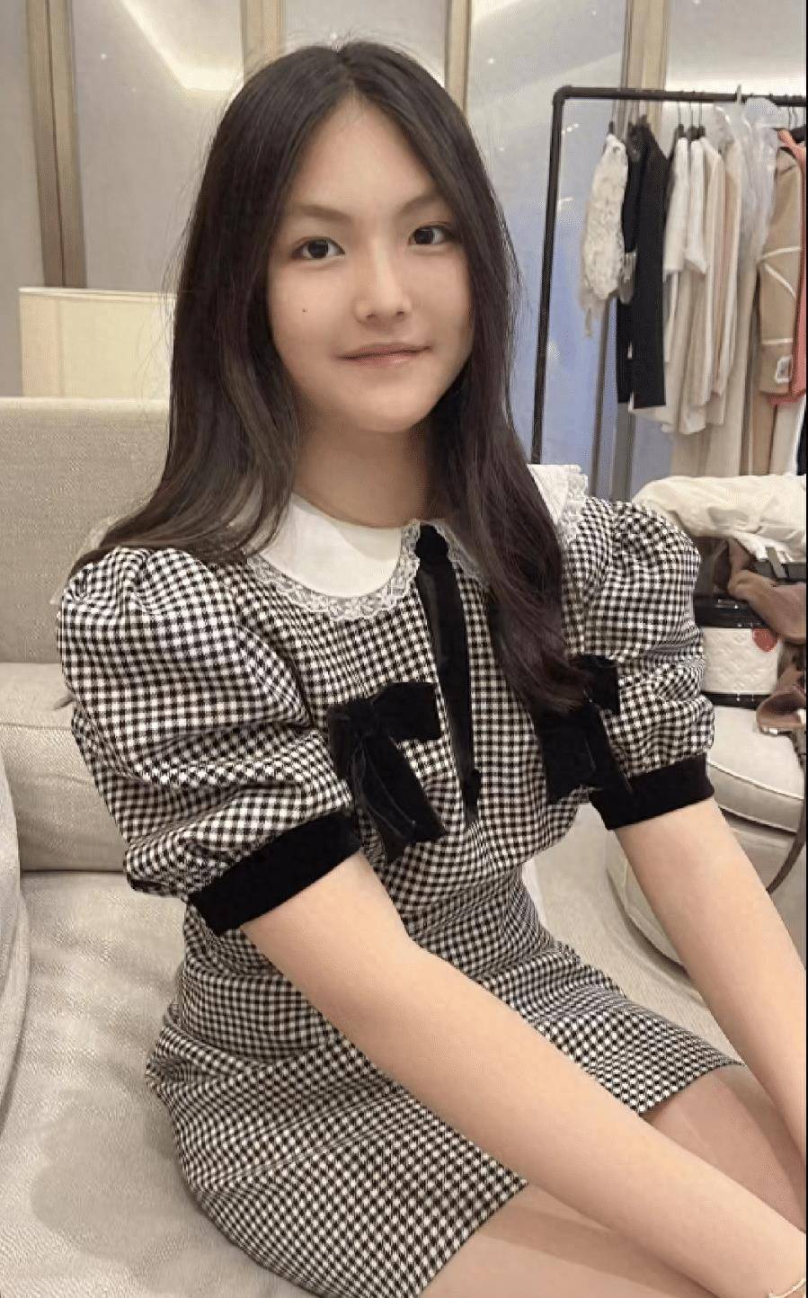 王诗龄备受父母宠爱,两套造型价格超过七万元,网友却不买账!