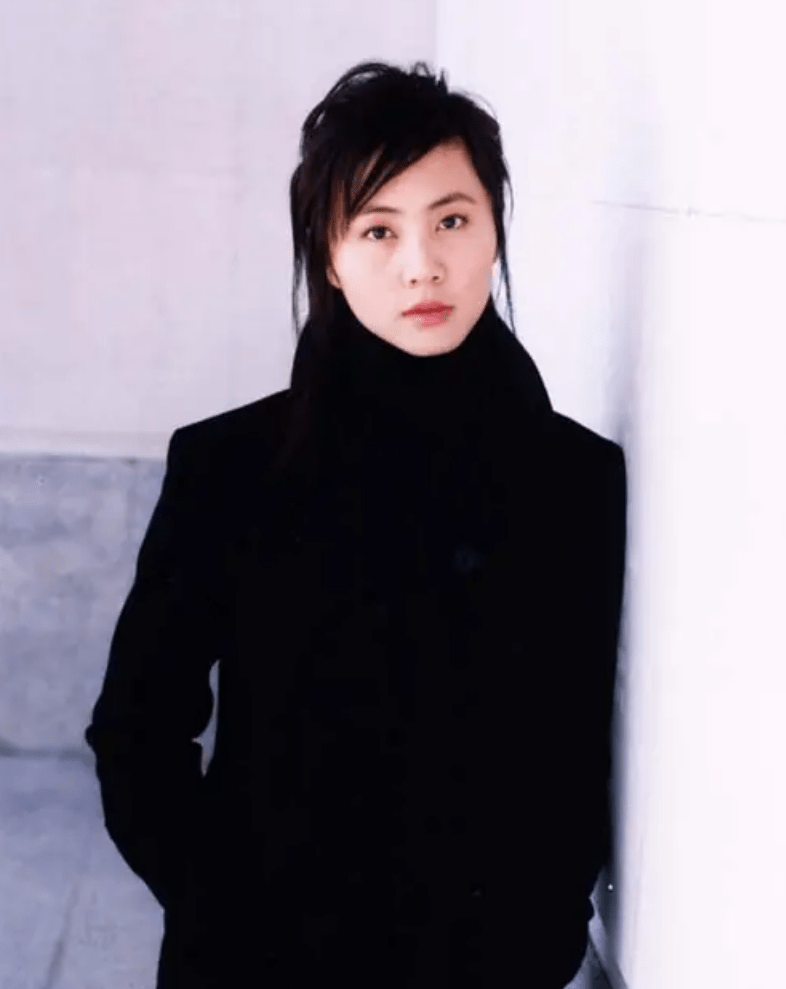 而在整个大学期间,孙莉一直在校安心学习,享受美好的大学生活,并没有