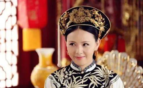 霍思燕现在俨然是人生赢家,剧中的紫儿为了爱情最先下凡,为了董永不惜