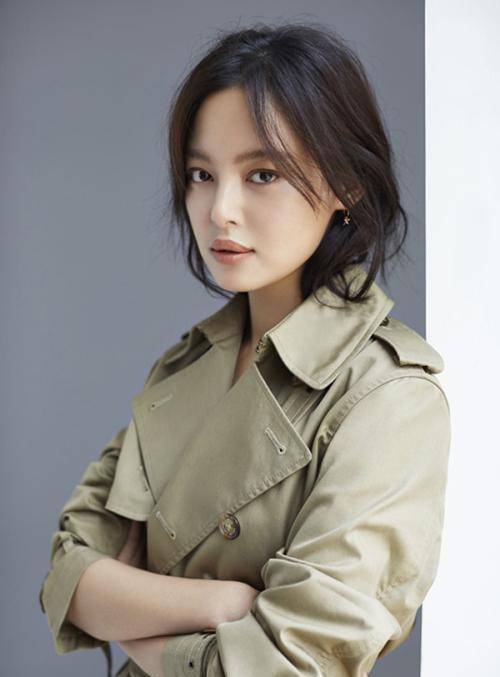 在2015年,辛芷蕾的父亲与姥爷在拍摄电影《长江图》时相继去世,现在她