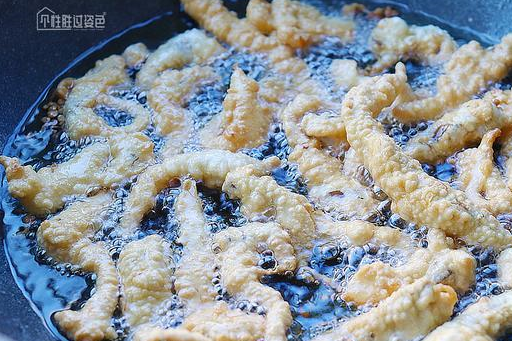 蘑菇别再炒着吃了，教你一个新做法，酥脆可口，大人小孩都喜欢(图11)