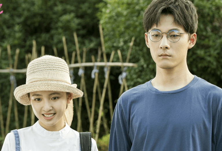 吴倩张雨剑分手后首次一同亮相,带女儿去迪士尼_人们_父母_成长