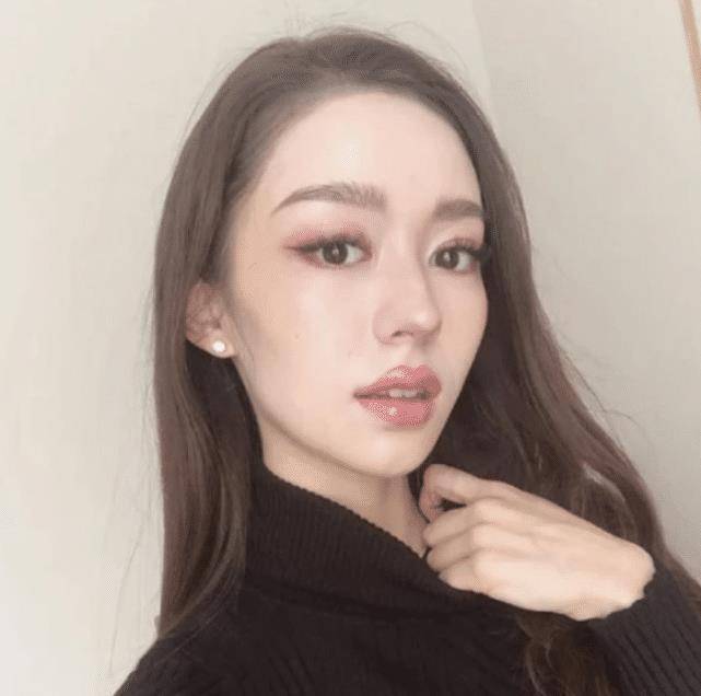 天生宠儿吉娜自曝上学时没人追,本以为是撒谎,18岁旧照令人看懵_郎朗