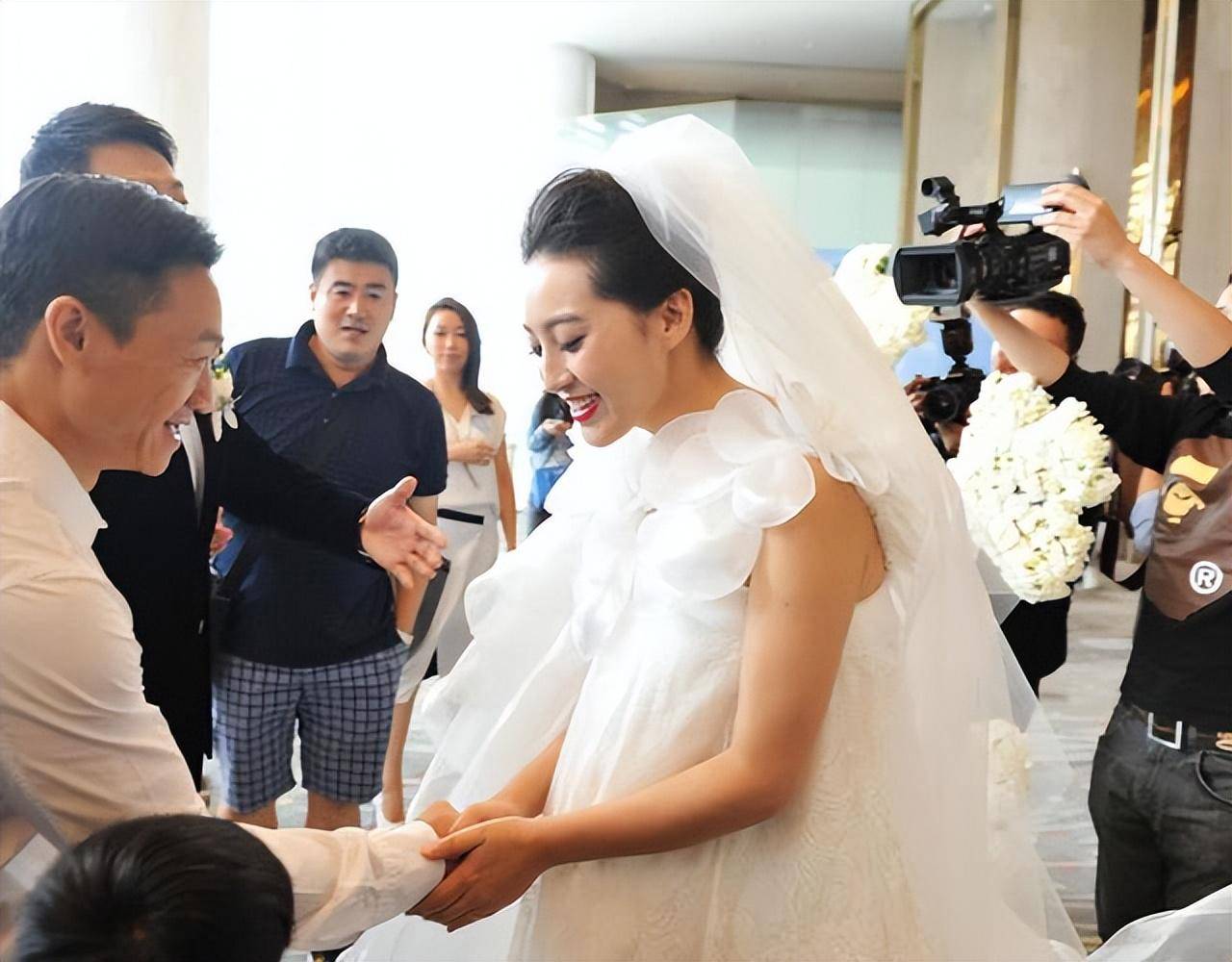 娶的漂亮老婆除了张脸,其他都是假的_印小天_哈琳娜_边潇潇