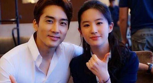 有着公主命但没有公主病的刘亦菲,成于干爹败于自己_陈金飞_合作_小