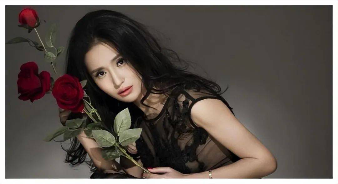 这个被内定演华妃的演员就是后来饰演了欣贵人的万美汐.