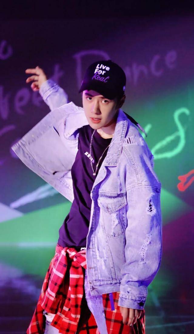李一桐在《beauty小姐》中透露自己是王一博的迷妹.