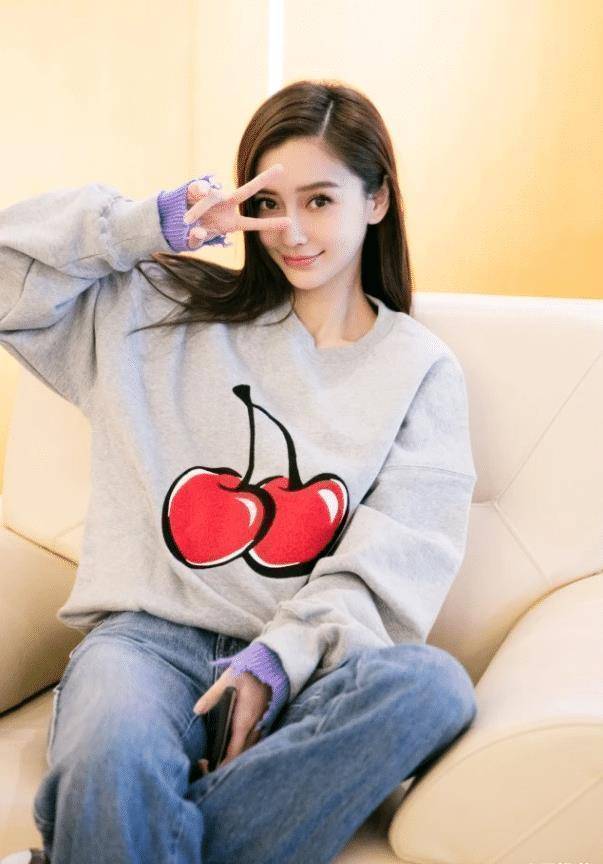 有种"整容"叫结婚5年后,男方黄晓明没变,她却像换了个人_杨颖_显得_穿