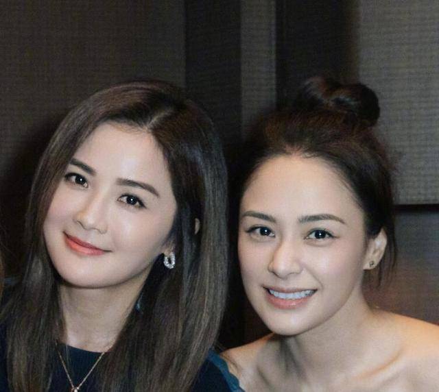 詹瑞文和香港很多大咖都有过合作,他与吴君如为新片《美丽密令》做