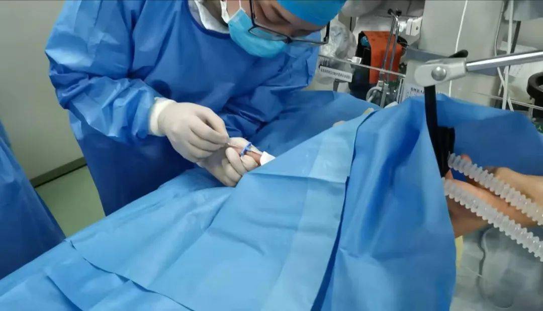 培养出一支技术水平过硬的护理队伍,对小儿头皮针穿刺,新生儿腋下静脉