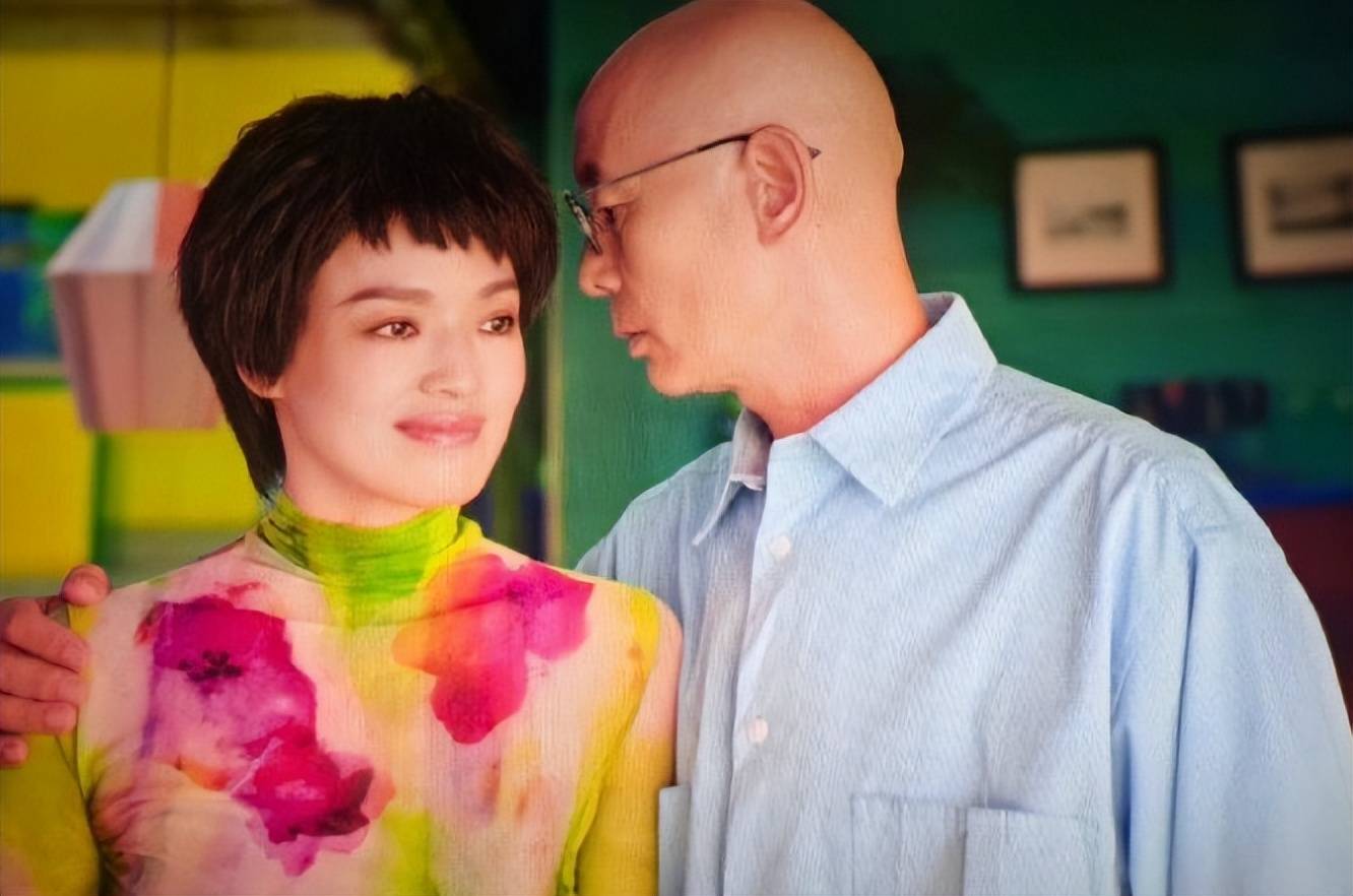 虽然冯小刚曾经也是笑傲贺岁档无人能敌的名导,但早就大势已去,消费