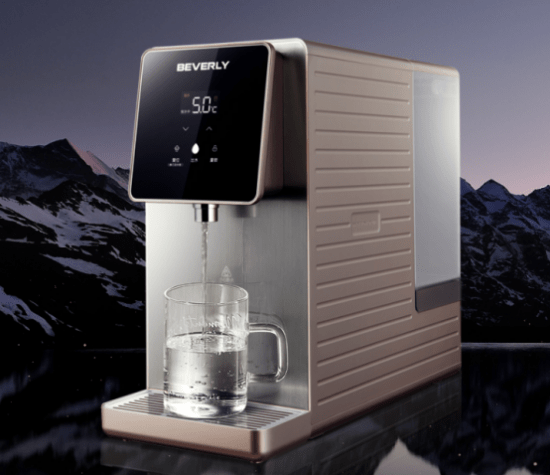 4,欧萨净水器欧萨净水器采用复合滤芯 ro反渗透 活性炭滤芯三芯四级