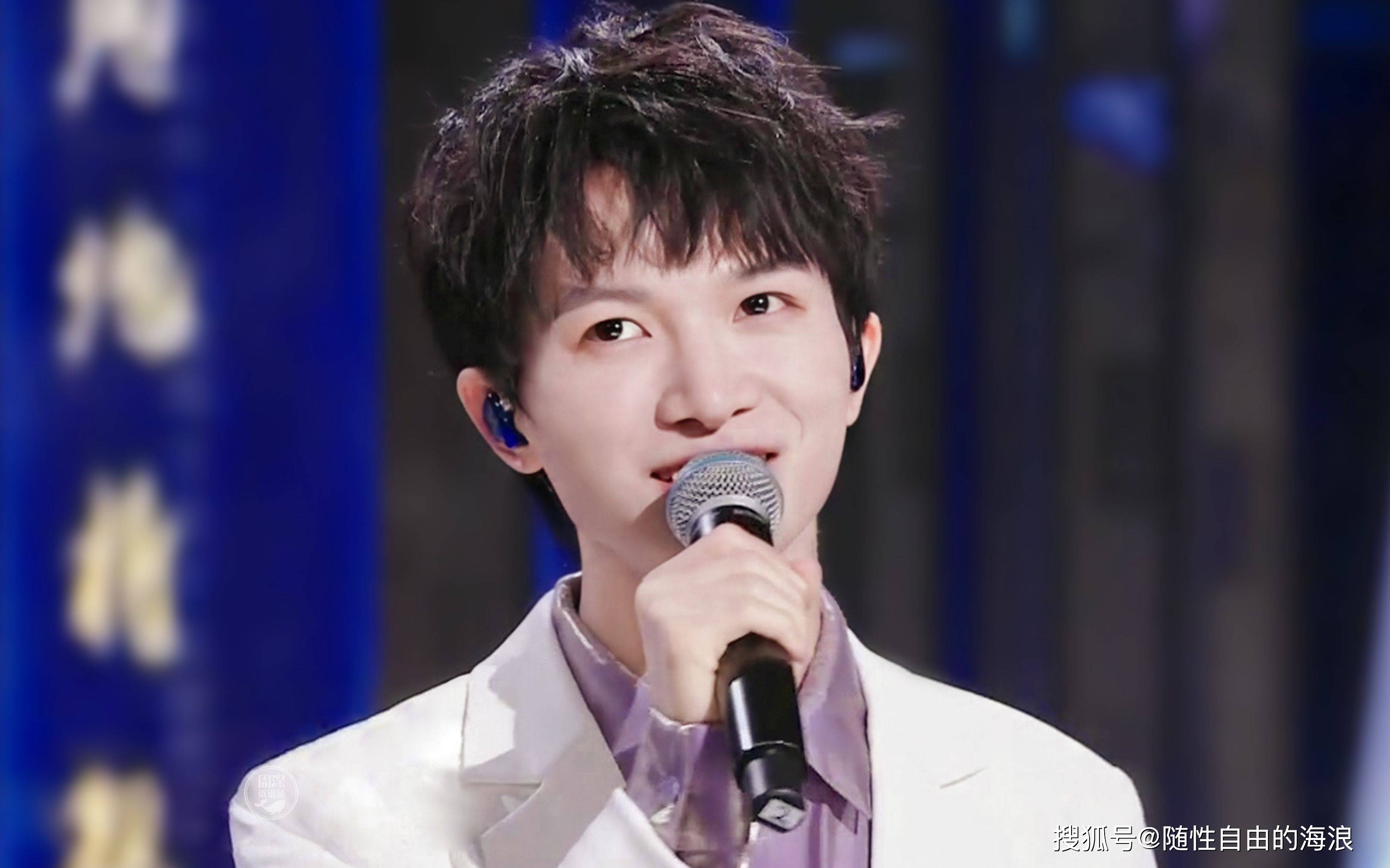 周深跨年将横跨四台进行演出,曲目曝光风格迥异,唱功实力让人惊艳