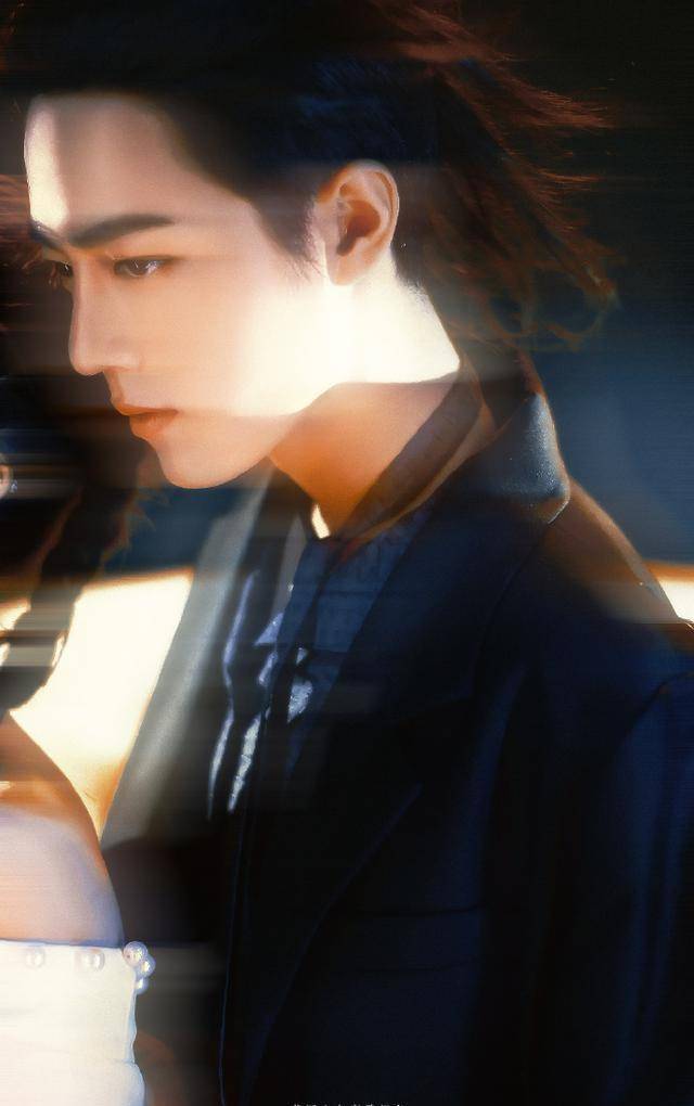 肖战粉丝新p图走红粉丝圈,粉丝:大神教我p图!_金色_光影_光线折射