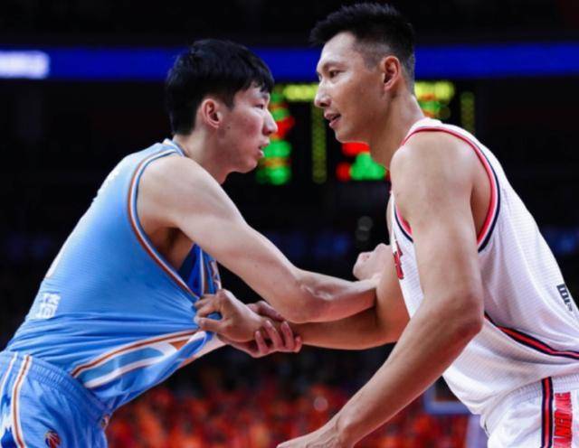 胡金秋抵达广东,广厦主力阵容迎战易建联的退役仪式_比赛_周琦_1