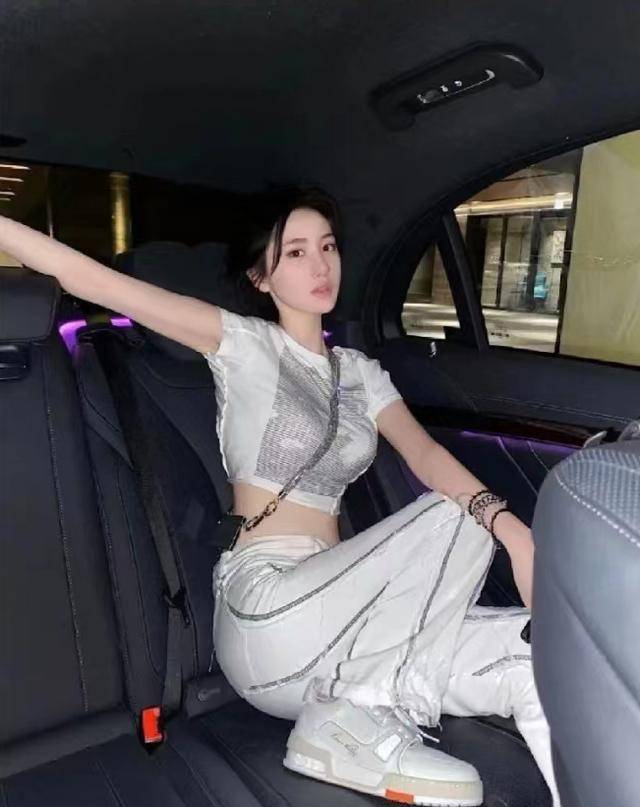 林彦俊绯闻女友大起底,抽烟纹身拍性感照,还曾被传当小三_庄庄_网友