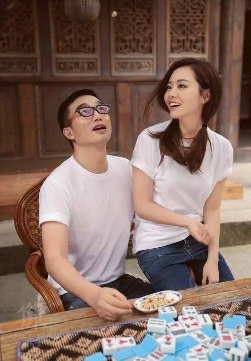 冯轲与旗下歌手张碧晨公开恋情,当初捞金后甩张靓颖,今故技重施_冯柯