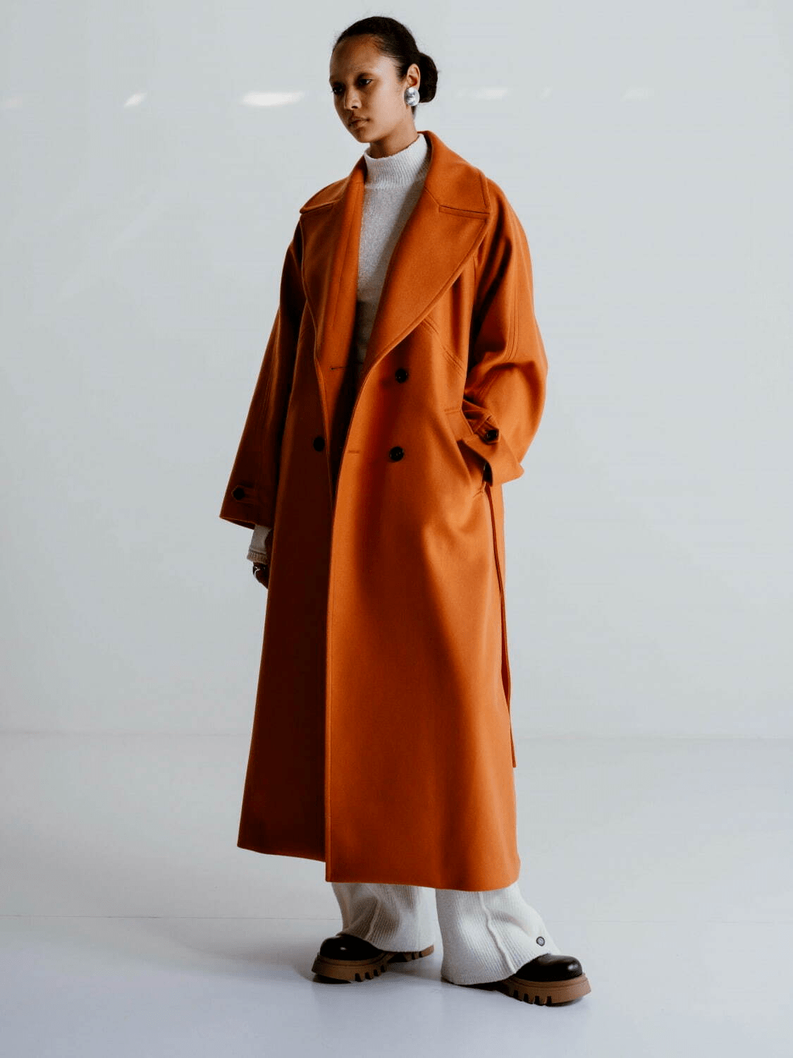 冬天橘色大衣穿搭示范,太温暖了_活力_整体_氛围