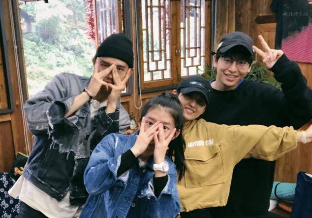 何蓝逗拒绝被张子枫叫姐姐,黄磊一番话缓解尴尬,实力宠"闺女"_妹妹_彭