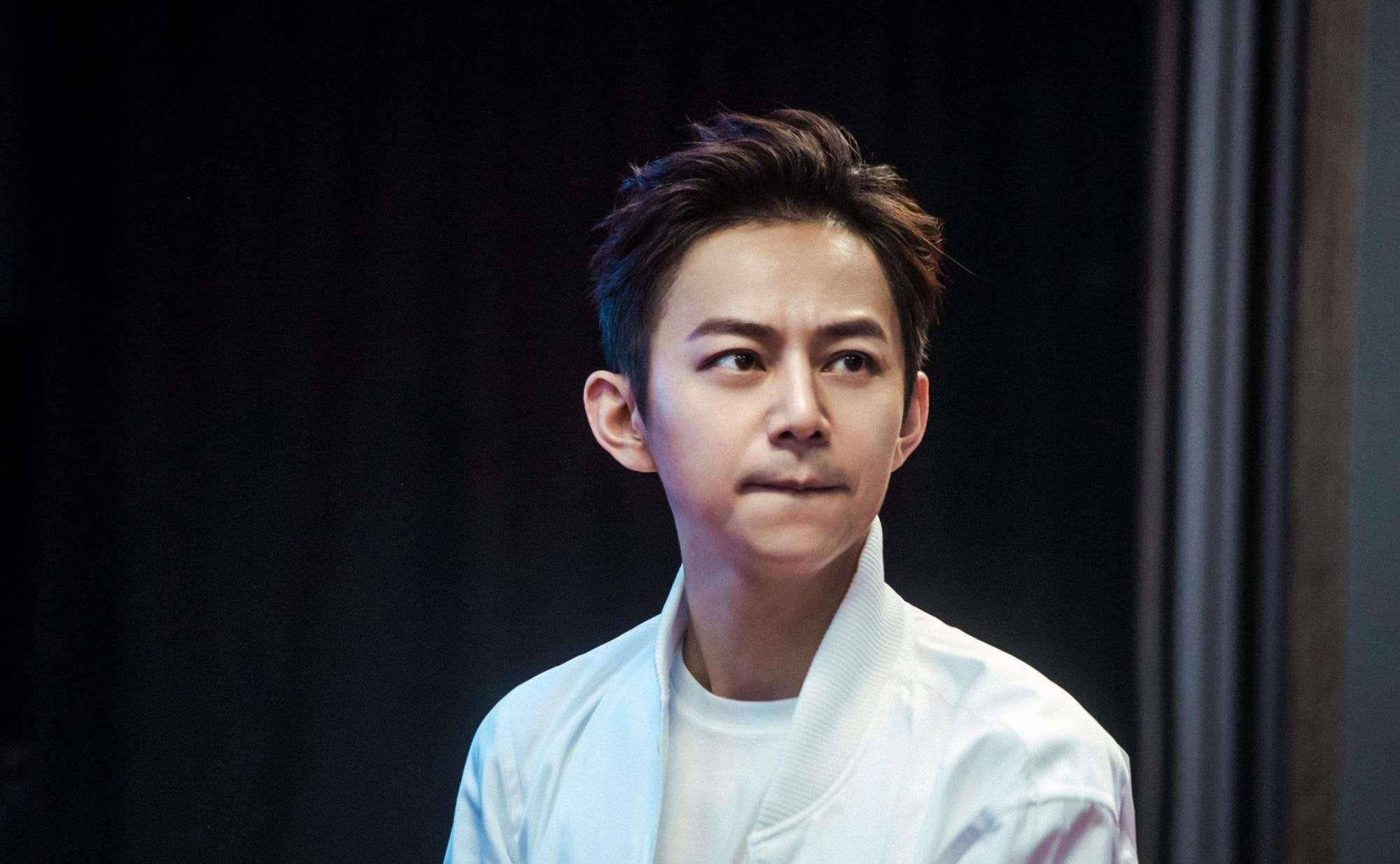 何炅一席话,揭开肖战事件的深层次思考:如何做一名合格的粉丝?