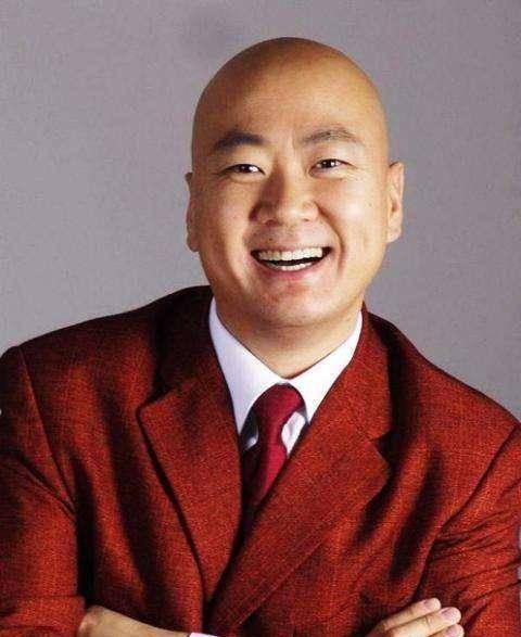 从喜剧巨星到销声匿迹,因8个字被索赔1亿,郭冬临风光背后有泪水_父母