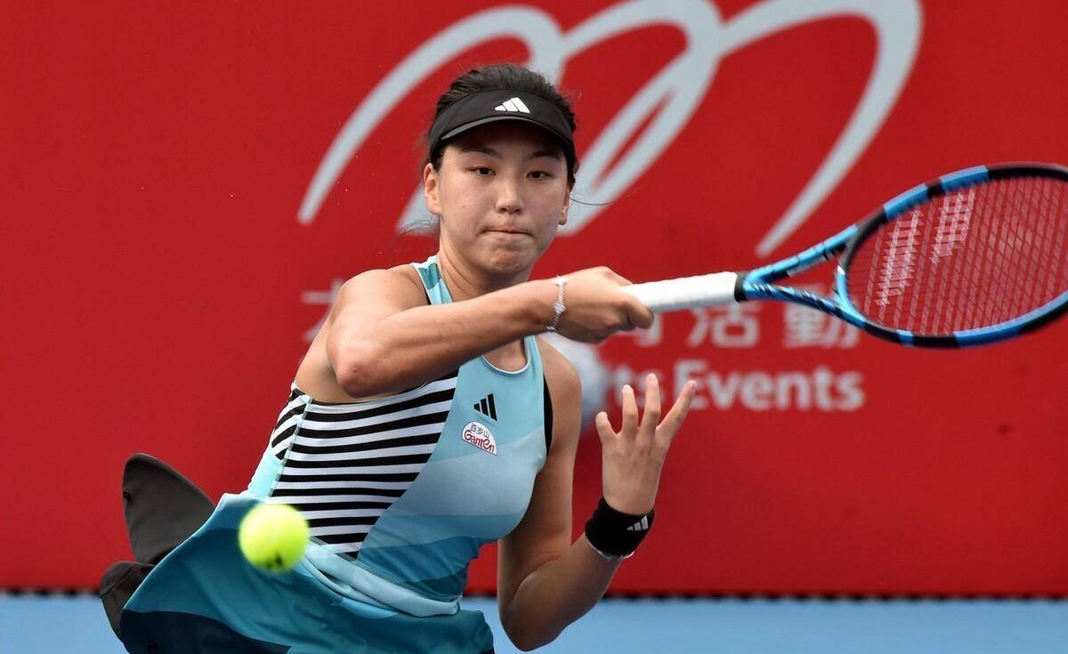 中国网球1日4连胜,商竣程2-1名将,王欣瑜2-0普汀塞娃_王曦雨_首轮比赛