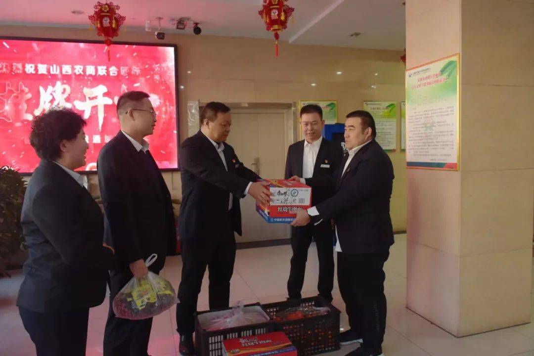 【元旦慰问】欢庆元旦 情系一线|定襄农商银行党委元旦慰问基层职工-行长去网点开展元旦慰问