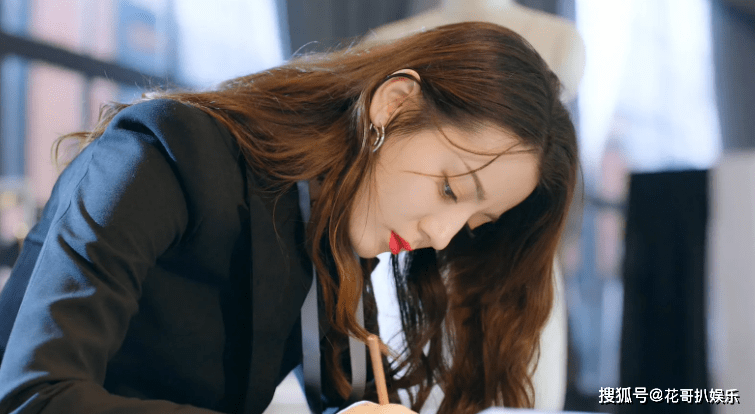 迪丽热巴开车不熟练被指责,黑粉称她想做张翰第二,拿人命当玩笑_节目