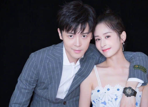 颖儿深夜母爱泛滥,晒与小月亮牵手照,忍不住一直亲_女儿_妈妈_时候