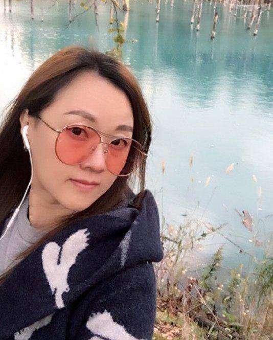 王自健的老婆,叫黄雅静,曾是一名会计,后来跟王自健结婚后,便辞去了