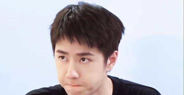 他懂……"……",顾魏盯着他看了片刻,突然抬手环上了陈宇的脖子,这是