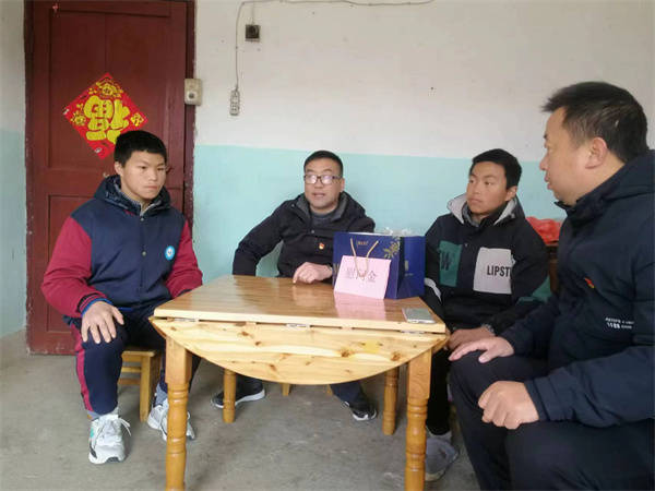 盱眙县桂五中学党支部开展关爱慰问困境学生主题党日活动_桂五镇_教育