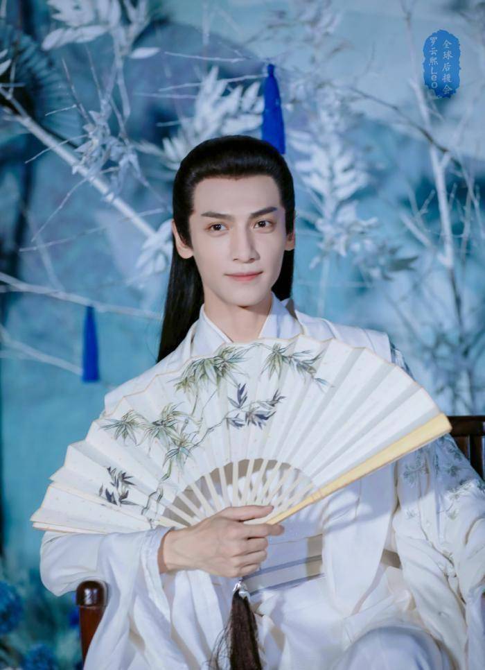 古装治愈笑容大赏,肖战王一博朱一龙杨紫热巴谁笑起来最好看_剧中_蓝