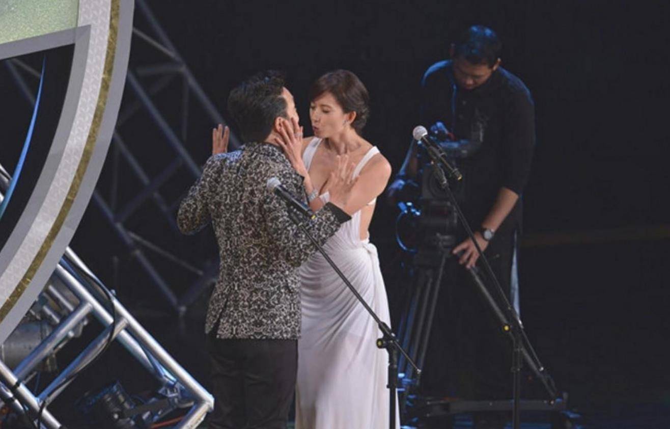 "女神收割机"黄渤:成林志玲想嫁的人,走红却不弃糟糠之妻_父母_音乐